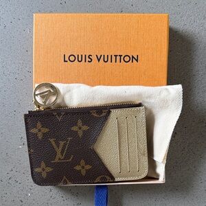 BRAND NEW Louis Vuitton Brown and Gold Monogram Romy Card Holder